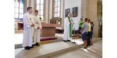 Die neuen Messdiener in St. Crescentius (Foto: Karl-Franz Thiede)